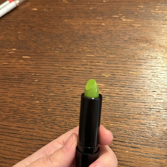 *New* Green lipstick - Picture 3 of 3